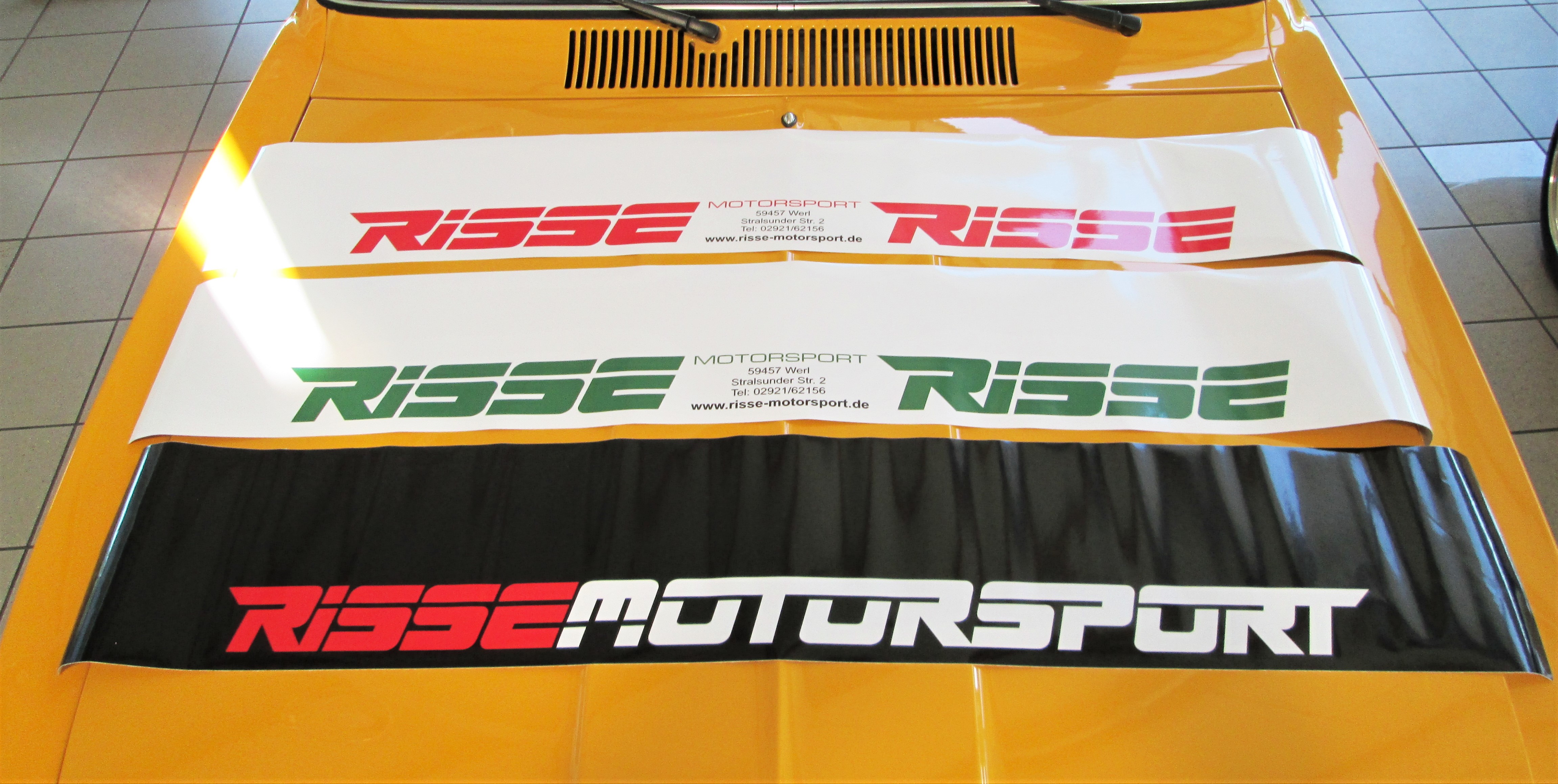 Aufkleber Frontscheibe Risse Motorsport